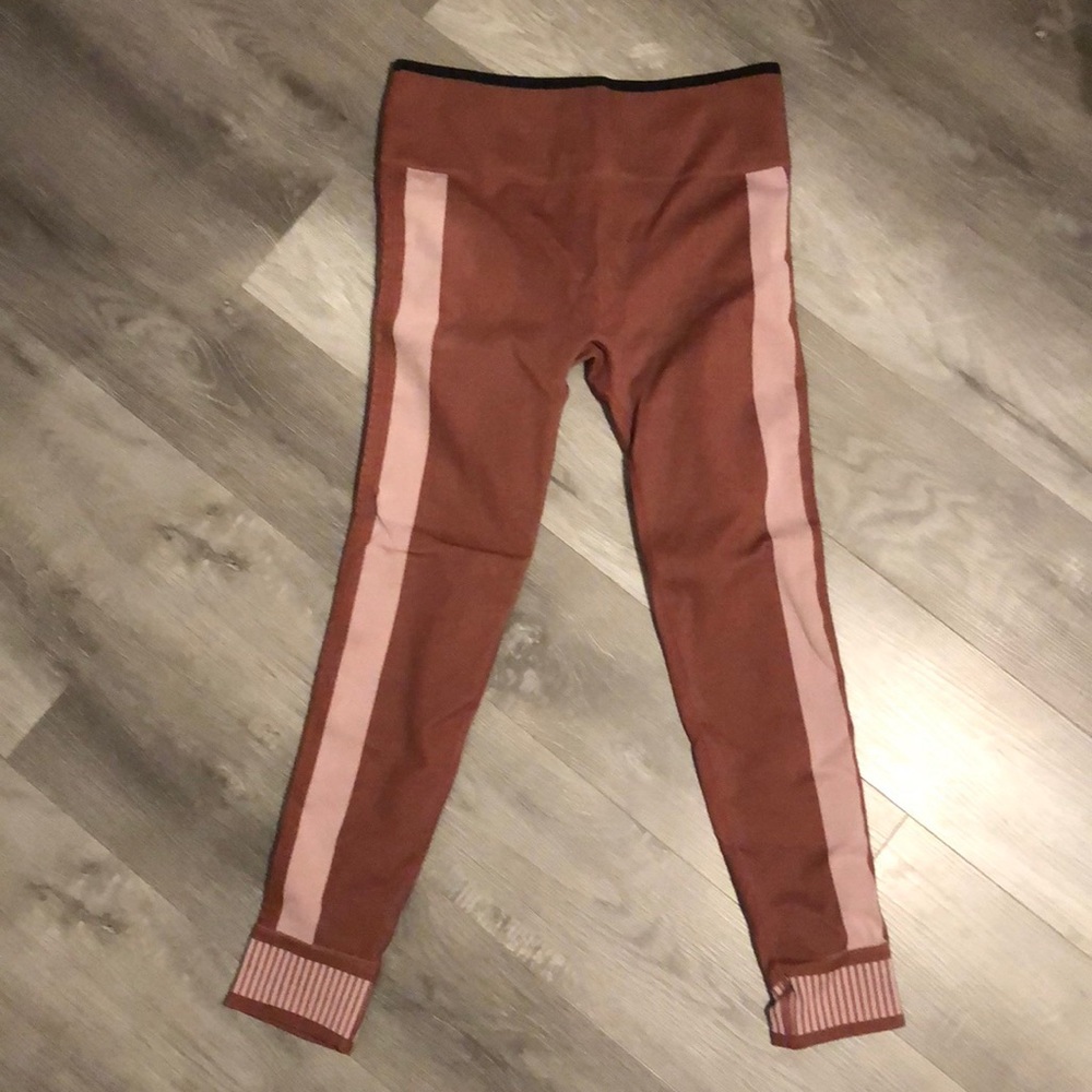 Fabletics High-Waisted Seamless Colorblock Legging - Picture 3 of 5
